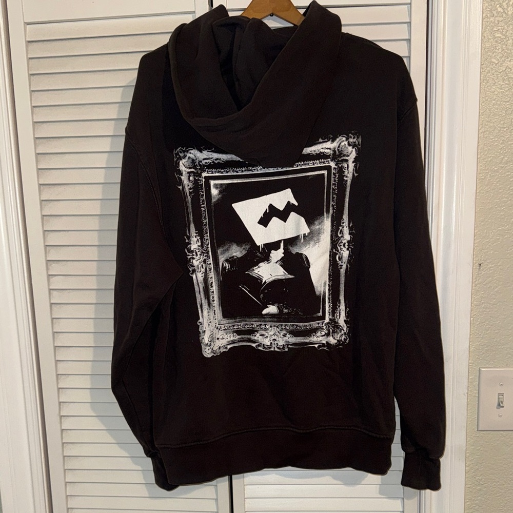 Shaka Wear Graphic Hoodie - M